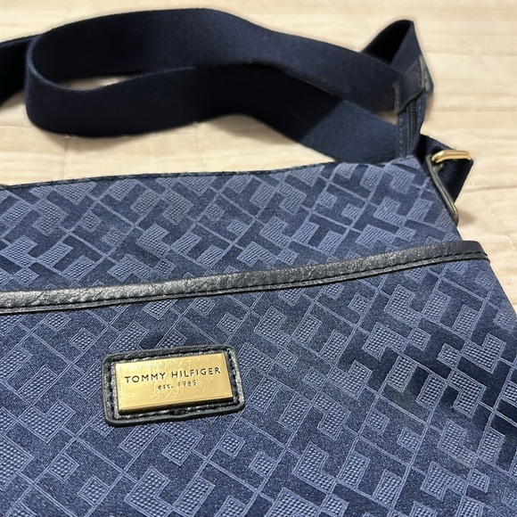Tommy Hilfiger Navy Blue Logo Shoulder Bag - Picture 2 of 6